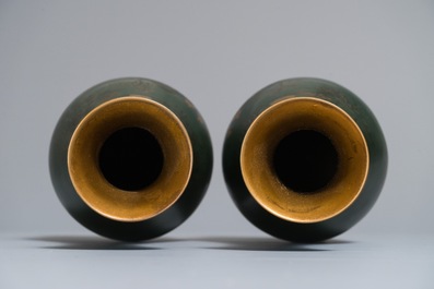 A pair of Chinese Shen Shao&rsquo;an type decorated lacquer vases, 20th C.