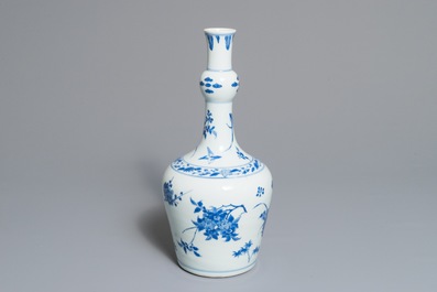 A Chinese blue and white garlic-head bottle vase, Transitional period