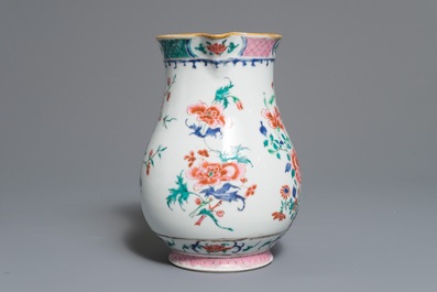 Une verseuse en porcelaine de Chine famille rose &agrave; d&eacute;cor floral, Yongzheng