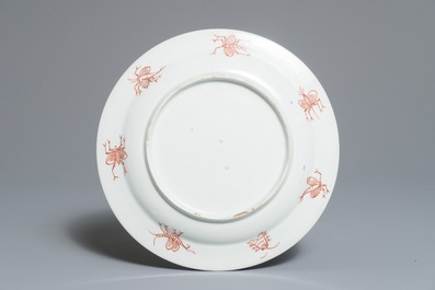 Une assiette en porcelaine Imari de Japon &agrave; d&eacute;cor &quot;Dames au Parasol&quot;, Edo, vers 1740