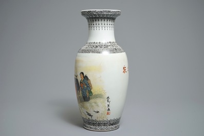 Un vase &agrave; d&eacute;cor de la R&eacute;volution Culturelle, Chine, 20&egrave;me