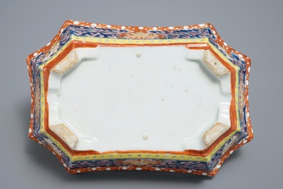 A Chinese famille rose Bencharong-style jardini&egrave;re for the Thai market, 19th C.