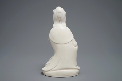 Een Chinees Dehua blanc de Chine model van Guanyin, 18/19e eeuw