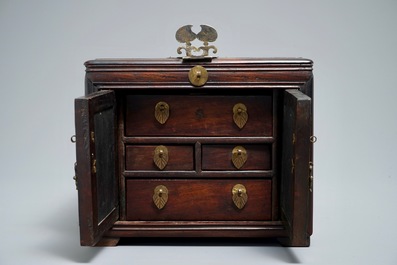 A Chinese rosewood jewelry box with marble panels, 19/20th C.