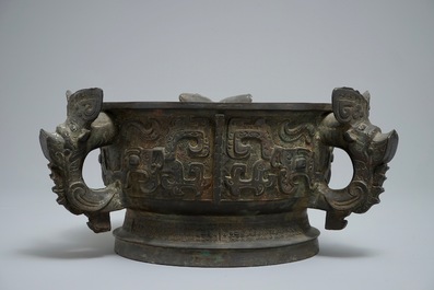 An unusual Chinese &lsquo;gui&rsquo; bronze ritual vessel of unusual shape with three ears, 18/19th C.