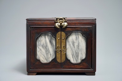 A Chinese rosewood jewelry box with marble panels, 19/20th C.