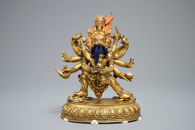 Une figure de Mahakala avec Yab-Yum en bronze dor&eacute;, Sino-Tibet, 19/20&egrave;me