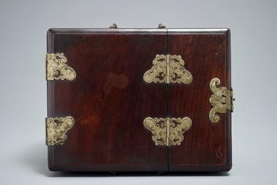 A Chinese rosewood jewelry box with marble panels, 19/20th C.
