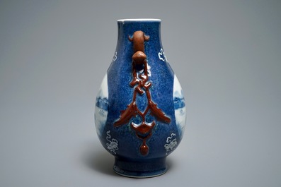 Un vase de forme hu en porcelaine de Chine bleu et blanc sur fond bleu poudr&eacute;, 19/20&egrave;me