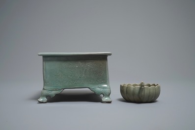 Une jardini&egrave;re en porcelaine de Chine c&eacute;ladon et une tasse au dragon, Cor&eacute;e, 19&egrave;me