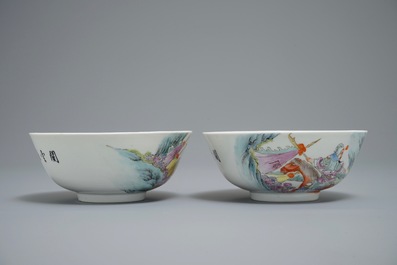 Deux bols en porcelaine de Chine famille rose aux d&eacute;cors de guerriers, marque de Qianlong, 20&egrave;me