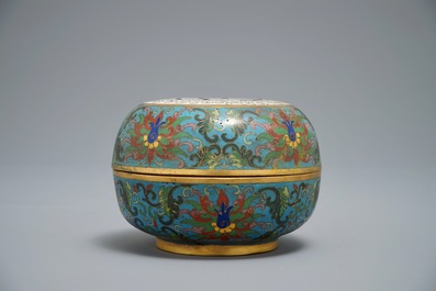 A round Chinese cloisonn&eacute; box and cover, Qianlong mark, 19/20th C.