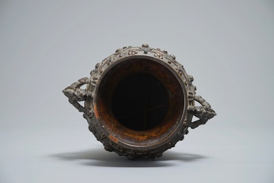 Een Sino-Tibetaanse bronzen vaas met inlegwerk, 18/19e eeuw