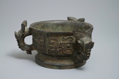 An unusual Chinese &lsquo;gui&rsquo; bronze ritual vessel of unusual shape with three ears, 18/19th C.