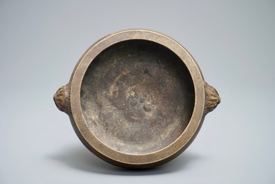 18世纪 宣德款铜香炉带木底座