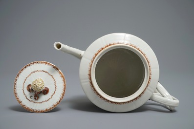 A Chinese export porcelain teapot with matching cup and saucer, Jiaqing
