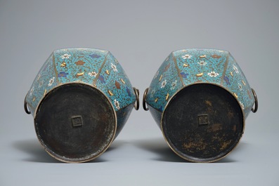 A pair of Chinese cloisonn&eacute; vases with floral design and ring handles, 19th C.