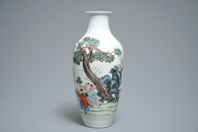 20世纪 粉彩人物瓷瓶