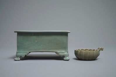 Une jardini&egrave;re en porcelaine de Chine c&eacute;ladon et une tasse au dragon, Cor&eacute;e, 19&egrave;me