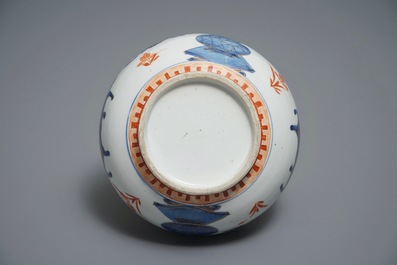 A fine Chinese Imari-style bottle vase, Kangxi
