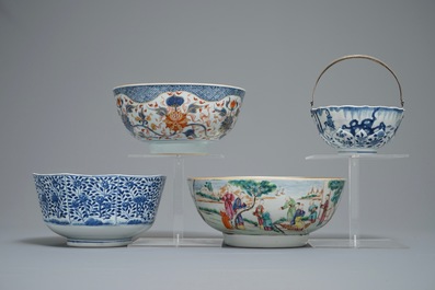 Quatre bols en porcelaine de Chine bleu et blanc, famille rose et de style Imari, Kangxi, Qianlong et 19&egrave;me