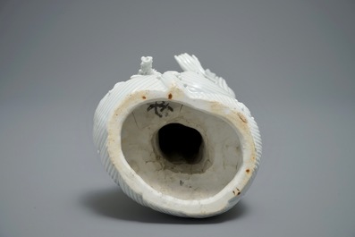 A Chinese Dehua blanc de Chine figure of Damo, Boji yuren merk, 19th C.