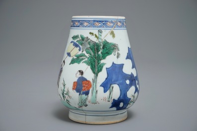 A Chinese wucai brush pot of tapering form with figural design, Transitional period