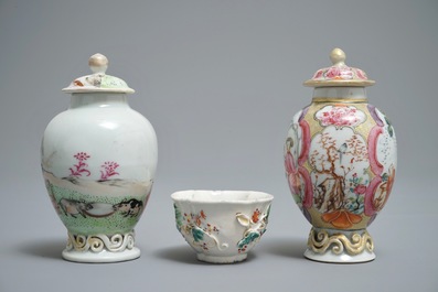 Twee Chinese famille rose theebussen en een kop en schotel met reli&euml;fdecor, Yongzheng/Qianlong
