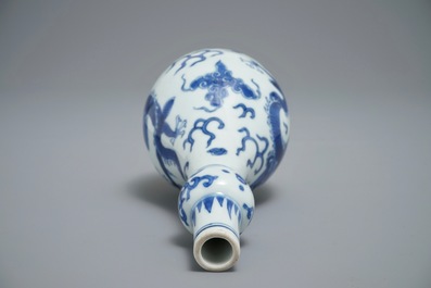 Een Chinese blauwwitte vaas met draken, Transitie periode