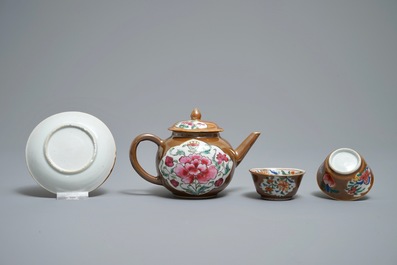 A Chinese famille rose capucin-ground teapot and six cups and saucers, Qianlong