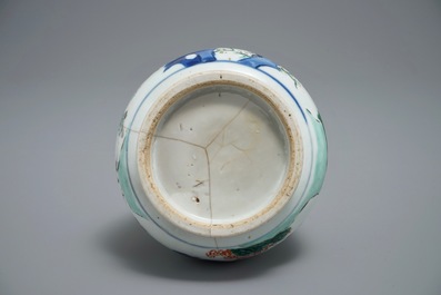 A Chinese wucai brush pot of tapering form with figural design, Transitional period