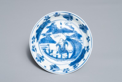Een klein Chinees blauwwit schoteltje op voet, Chenghua merk, Wanli