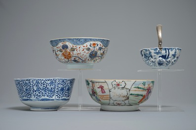 Quatre bols en porcelaine de Chine bleu et blanc, famille rose et de style Imari, Kangxi, Qianlong et 19&egrave;me