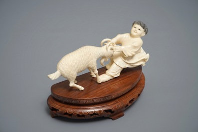 20世纪上半叶 牙雕摆件牧羊人