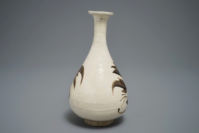A Chinese cizhou vase with floral design, prob. Song