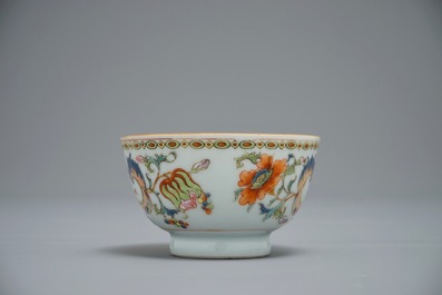 Une tasse et soucoupe en porcelaine de Chine famille rose &agrave; d&eacute;cor 'Pompadour', Qianlong, vers 1745