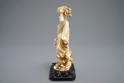 A Chinese carved ivory group of a lady and her son, 1st half 20th C.