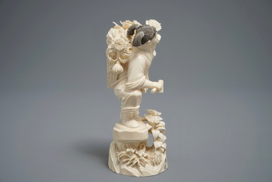 A Chinese carved ivory model of a girl with a pickaxe, 1st half 20th C.