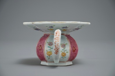 Un crachoir en porcelaine de Chine famille rose, Yongzheng/Qianlong