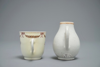 Une verseuse, une tasse et une soucoupe en porcelaine de Chine famille rose d'exportation, Qianlong