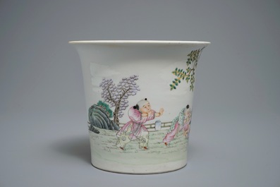 A Chinese famille rose flower pot with playing boys, Ju Ren Tang mark, Republic, 20th C.