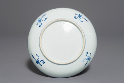 A Chinese blue and white aster pattern plate, Kangxi/Yongzheng