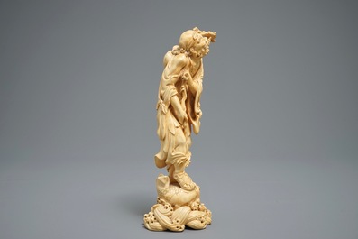 A fine Chinese carved ivory figure of Li Tieguai, 18/19th C.