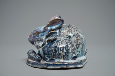 A Chinese Shiwan flamb&eacute; group of two rabbits, 1st half 20th C.