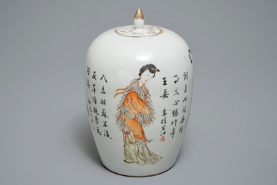 Een Chinese qianjiang cai dekselvaas met vrouwelijke mythologische figuren, 19/20e eeuw