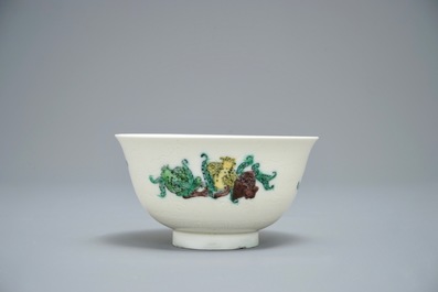 Three Chinese plates with dragons and phoenixes and an underglaze decorated bowl, Kangxi and Guangxu marks, 19/20th C.