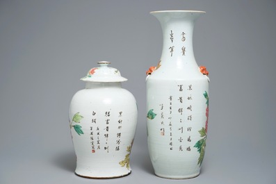 Twee Chinese qianjiangcai vazen met vogels en bloesems, 19/20e eeuw