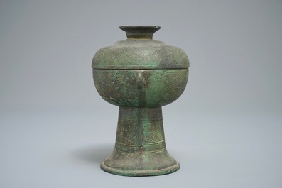 Een Chinese archa&iuml;stische bronzen 'dou', Periode van de Strijdende Staten of later