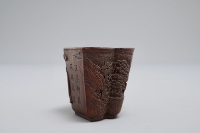 Un bol polylob&eacute; en bambou sculpt&eacute; &agrave; inscription calligraphique, Chine, 19&egrave;me