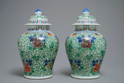 A pair of Chinese wucai vases and covers, Chenghua mark, 19/20th C.